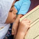 Muslim-girl-Quran