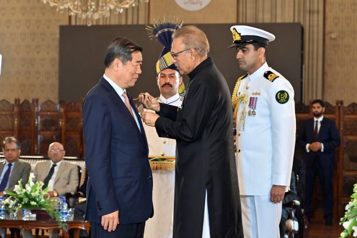 President confers Hilal-i-Pakistan award on Chinese vice-premier