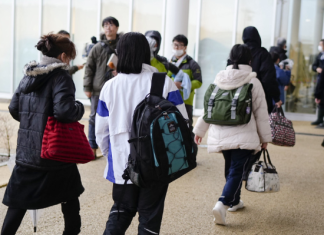 More students in quake-hit central Japan evacuate to continue studies