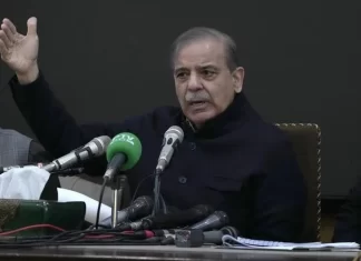 Pakistan swears in new parliament amid chaotic scenes, as Imran Khan’s party protests vote count