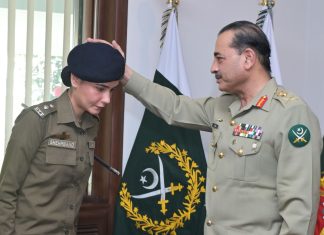 Assistant Superintendent of Police Syeda Shehrbano Naqvi called on General Syed Asim Munir, NI (M), Chief of Army Staff (COAS) at General Headquarters. COAS lauded ASP Shehrbano for her selfless devotion to duty and professionalism