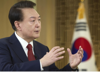 Yoon urges S. Korea, Japan firms to cooperate on labor compensation