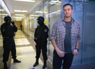 Who are other Russian dissidents besides the late Alexei Navalny?