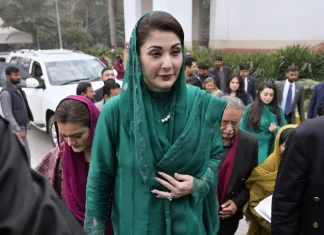 Pakistani ex-Premier Nawaz Sharif’s daughter takes over top provincial post. Rivals boycott her