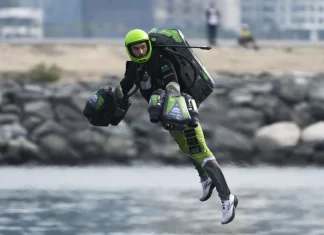 ‘Iron Man’ pilots race in jet suits against a backdrop of Dubai skyscrapers