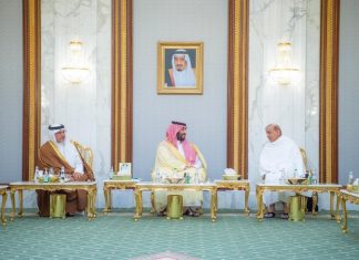 Saudi crown prince receives Pakistan PM in Makkah