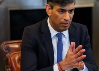 UN officials urge UK to reconsider plan to transfer asylum seekers to Rwanda