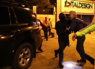 Ecuador breaks into the Mexican embassy and detains former Vice President Glas after receiving asylum