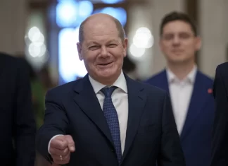 Germany’s Scholz arrives in China on a visit marked by trade tensions and Ukraine conflict