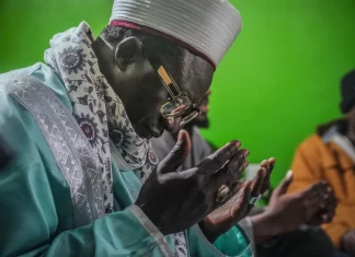 Mosques in NYC struggle to house and feed an influx of Muslim migrants this Ramadan