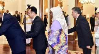 Envoys of seven nations present diplomatic credentials to President Zardari