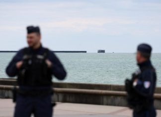 ‘Several migrants’ die trying to cross Channel: French authorities