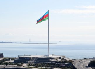 President Ilham Aliyev visited National Flag Square in Baku to raise Azerbaijan’s tricolor flag