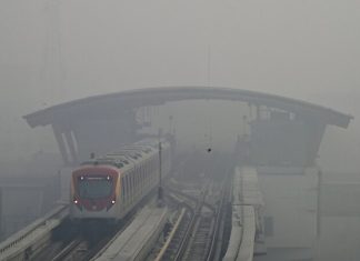 Pakistan shuts primary schools for a week in Lahore due to dangerous air quality