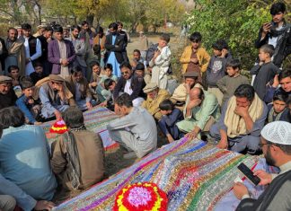 Fighting between armed sectarian groups in restive northwestern Pakistan kills at least 33 people