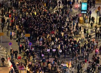 Tens of thousands protest over Spain flood response