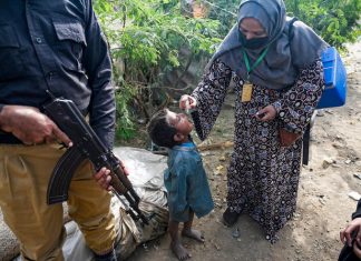 Pakistan police officer killed as polio vaccination drive starts