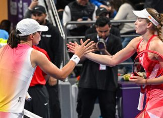 Swiatek tops Rybakina to reach Qatar Open semifinals