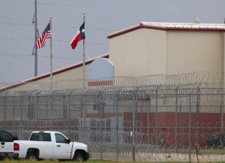 US Supreme Court intervenes to block Trump deportations