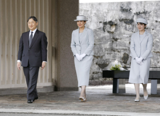 Japan imperial couple, Princess Aiko honor war dead in Okinawa