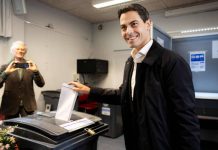 Exit poll suggests centrists win Dutch vote, beating far right