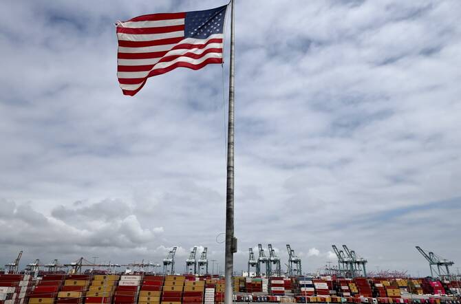 afp_20250927_2237632006_v1_highres_presidenttrumpannouncesnewroundoftariffseffe_1