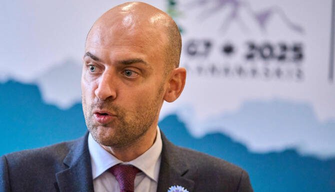 French foreign minister says US military operations in Caribbean violate international law