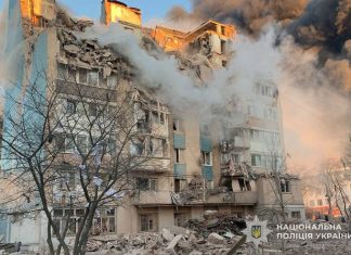 US presses Ukraine to cede land as Russian strikes kill 26