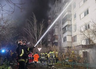 Russian attacks kill 3 as diplomatic efforts to end the war in Ukraine gain momentum