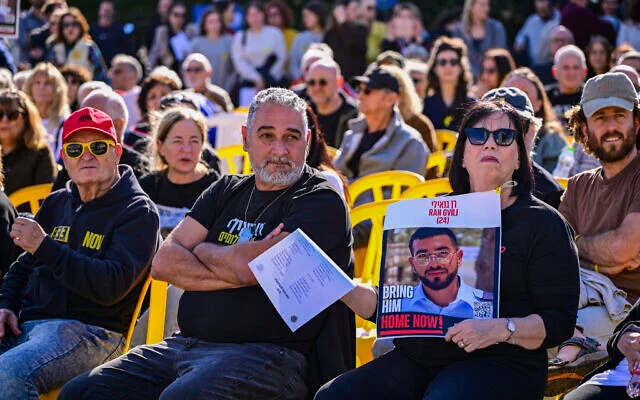 F260116AVS03-640x400