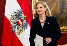 Austrian opposition party leader demands top diplomat’s resignation over Ukraine support