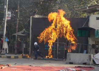 Pakistan Sees Deadly Unrest as Protesters Target US Consulate; 22 Killed