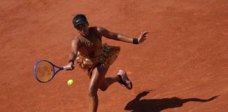 Naomi Osaka moves into French Open third round