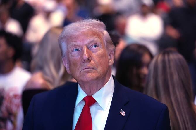 afp_20260412_2270434306_v2_highres_presidenttrumpattendsufcfightatkaseyacenteri_2