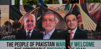 Iranian President Visits Pakistan as Tehran and Washington Push Toward Permanent War Settlement