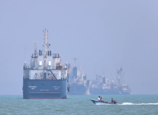 US-Iran Peace Deal Promises Free Passage Through Strait of Hormuz, Links Economic Relief to Compliance