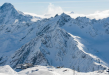 Tragedy on Mount Elbrus: Two Foreign Mountaineers Die During Ascent