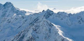 Tragedy on Mount Elbrus: Two Foreign Mountaineers Die During Ascent