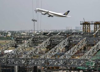 Disruption continues as airlines resume some Middle East flights