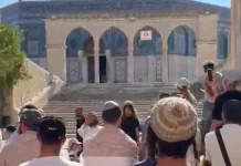 Thousands of Jewish worshipers ascending Temple Mount, handful arrested over prayer, group says