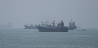 Iran Rejects US Claims That Strait of Hormuz Is Open, Citing Continued Restrictions