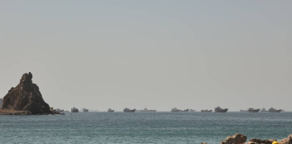 Iran and Oman Discuss Transit Fees for Vessels Passing Through Strait of Hormuz