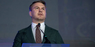 Ukraine’s Prosecutor General Offers Resignation Amid Political Tensions