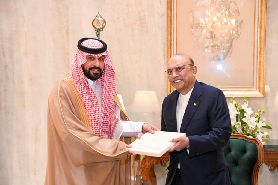23423weew President Asif Ali Zardari received the credentials from Dr Rajeh Tami Albugamy